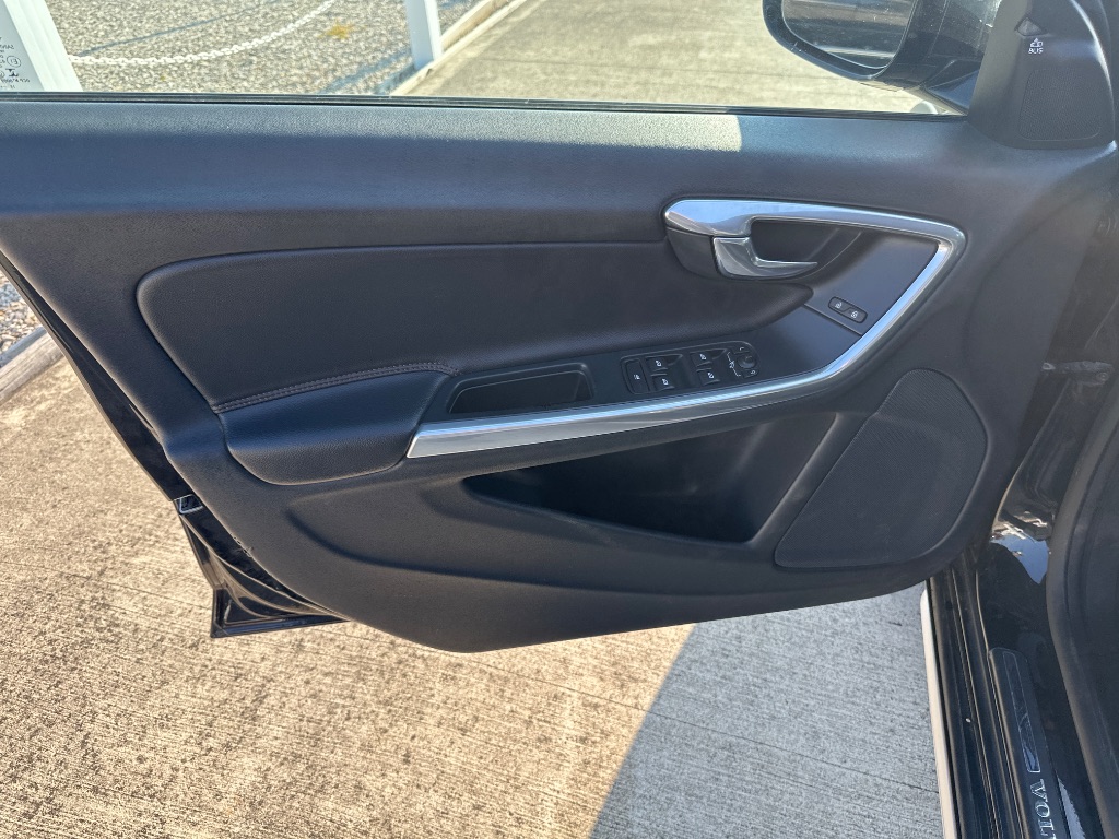 2016 Volvo V60 - $9,995