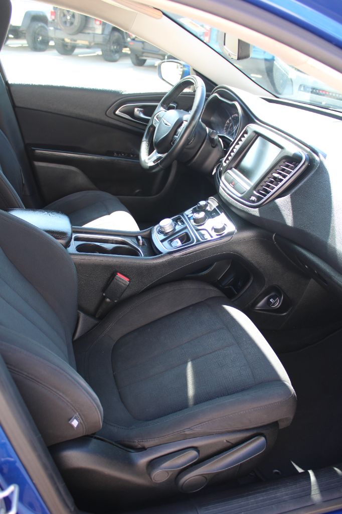 2016 Chrysler 200 - $6,499