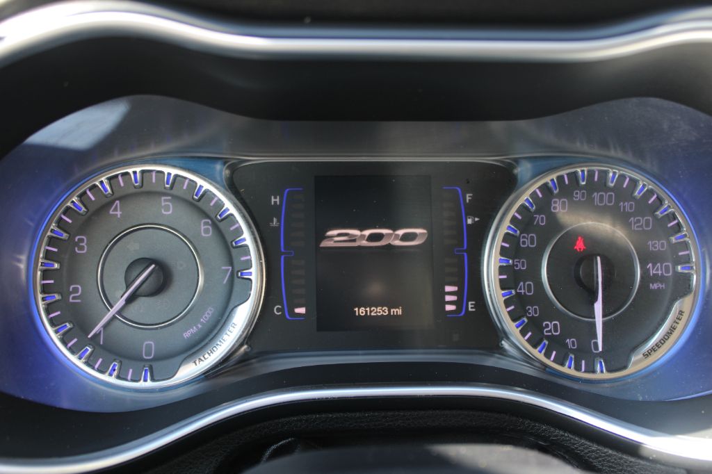 2016 Chrysler 200 - $6,499