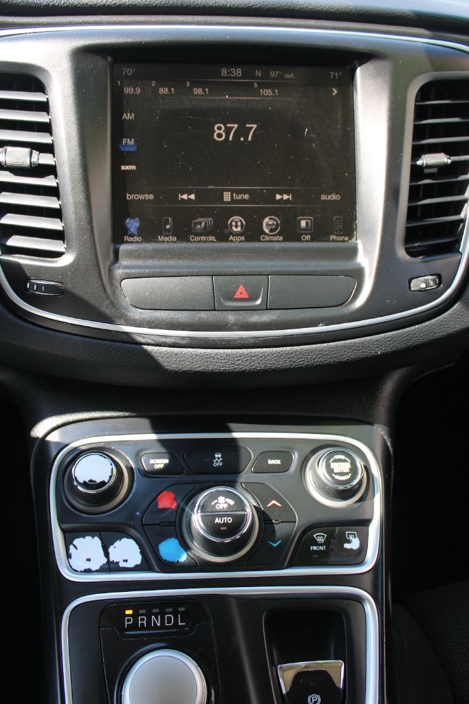 2016 Chrysler 200 - $6,499