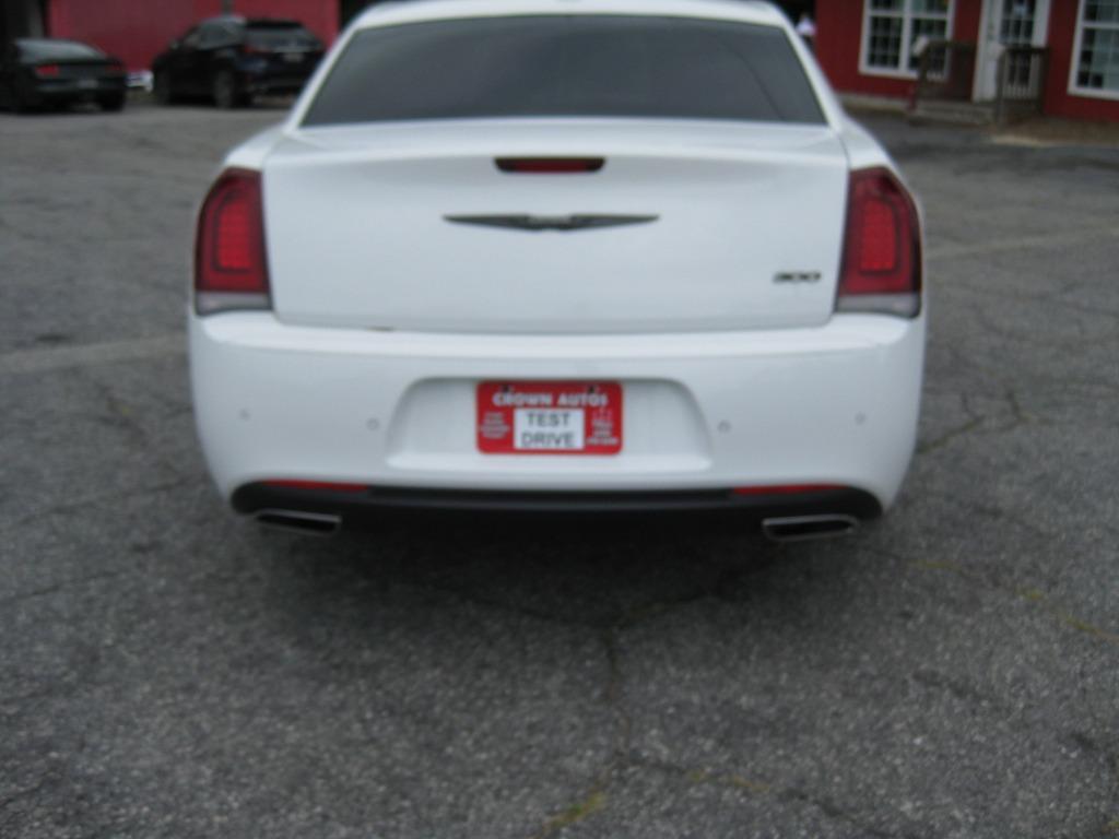 2021 Chrysler 300 - $15,900