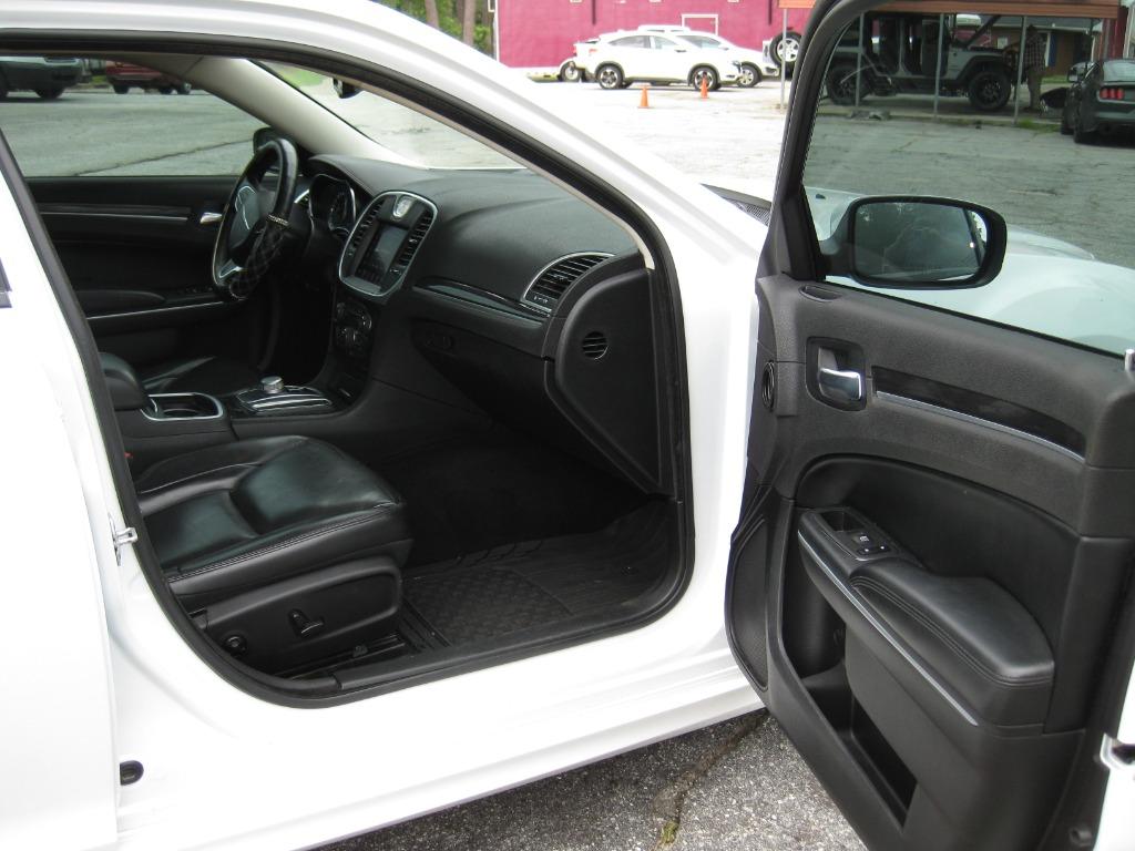 2021 Chrysler 300 - $15,900