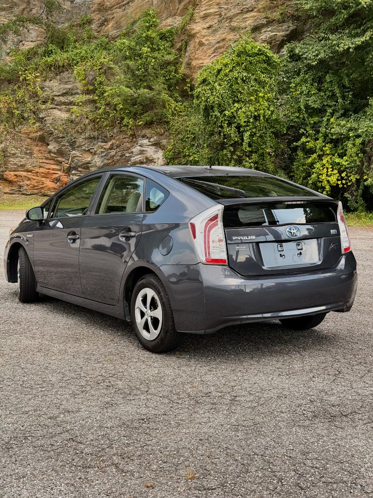 2014 Toyota Prius - $6,975
