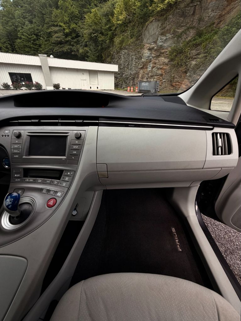 2014 Toyota Prius - $6,975