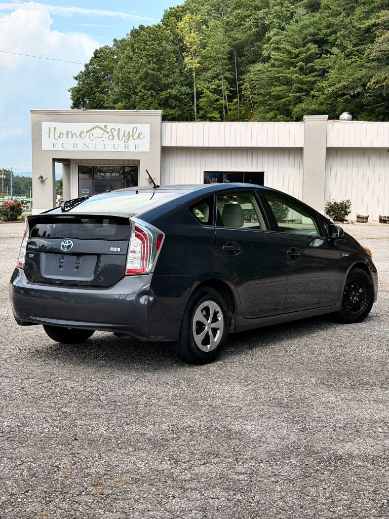 2014 Toyota Prius - $6,975