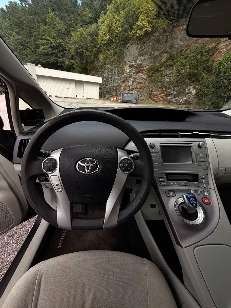 2014 Toyota Prius - $6,975