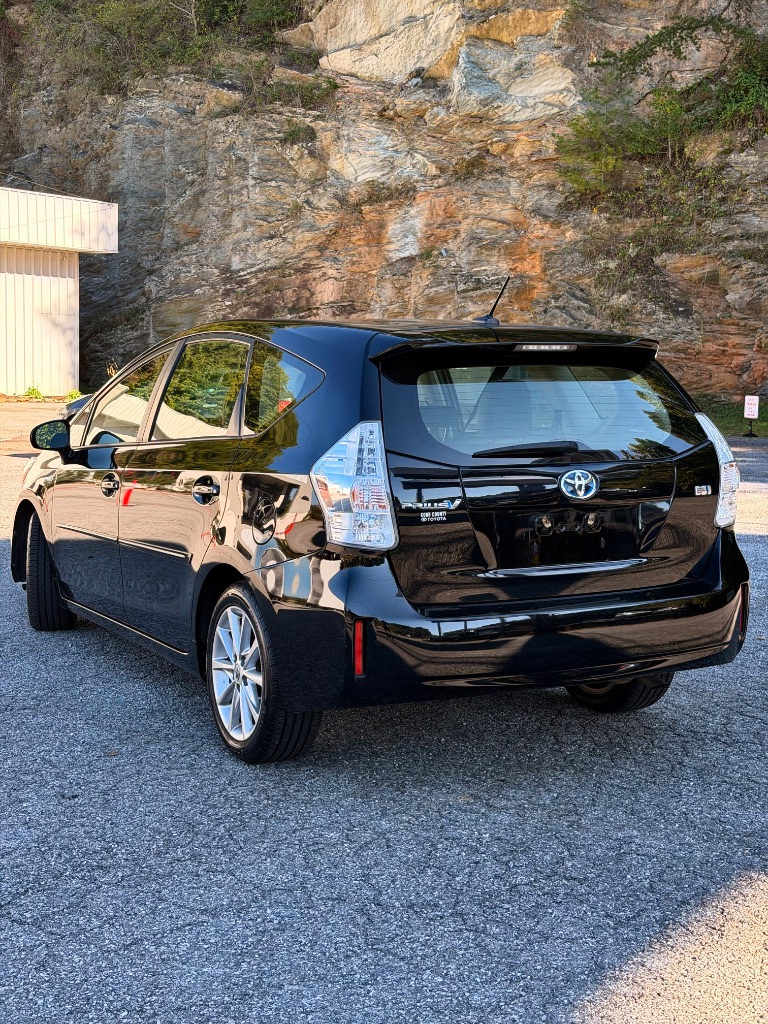 2014 Toyota Prius - $7,500