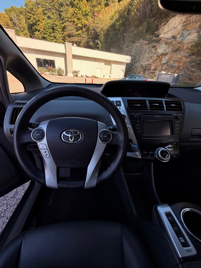 2014 Toyota Prius - $7,500