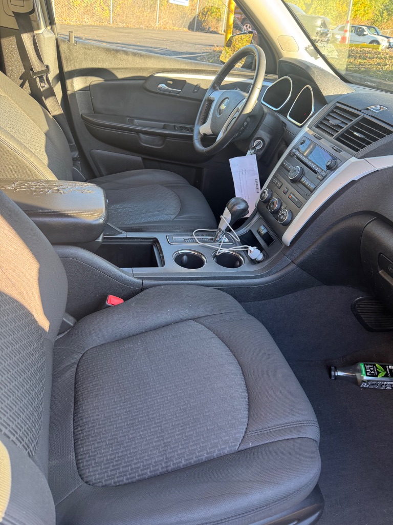 2009 Chevrolet Traverse - $3,500