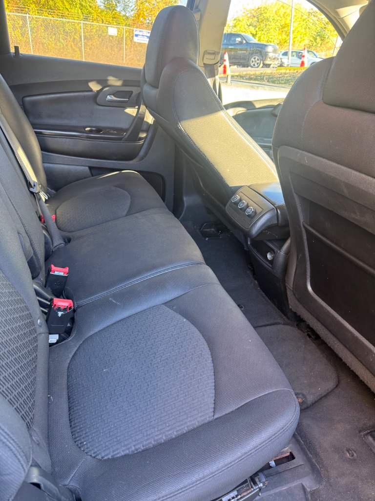 2009 Chevrolet Traverse - $3,500
