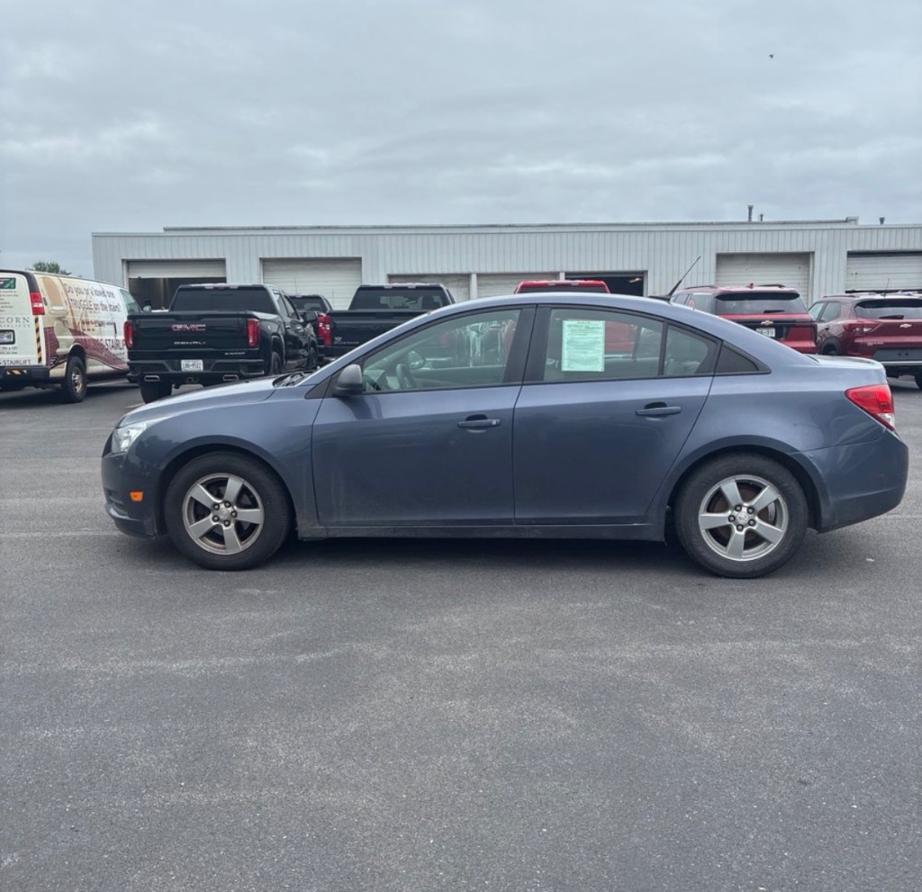 2013 Chevrolet Cruze - $2,000