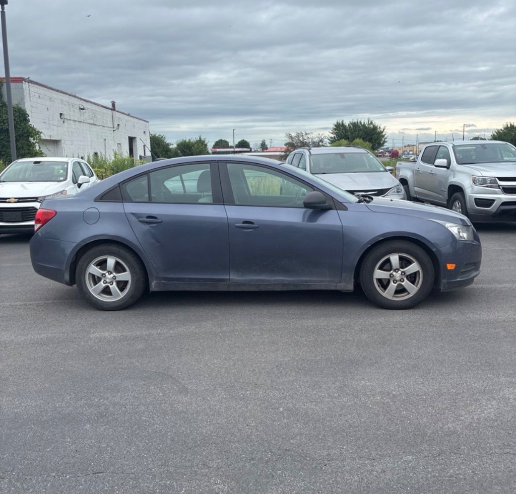 2013 Chevrolet Cruze - $2,000