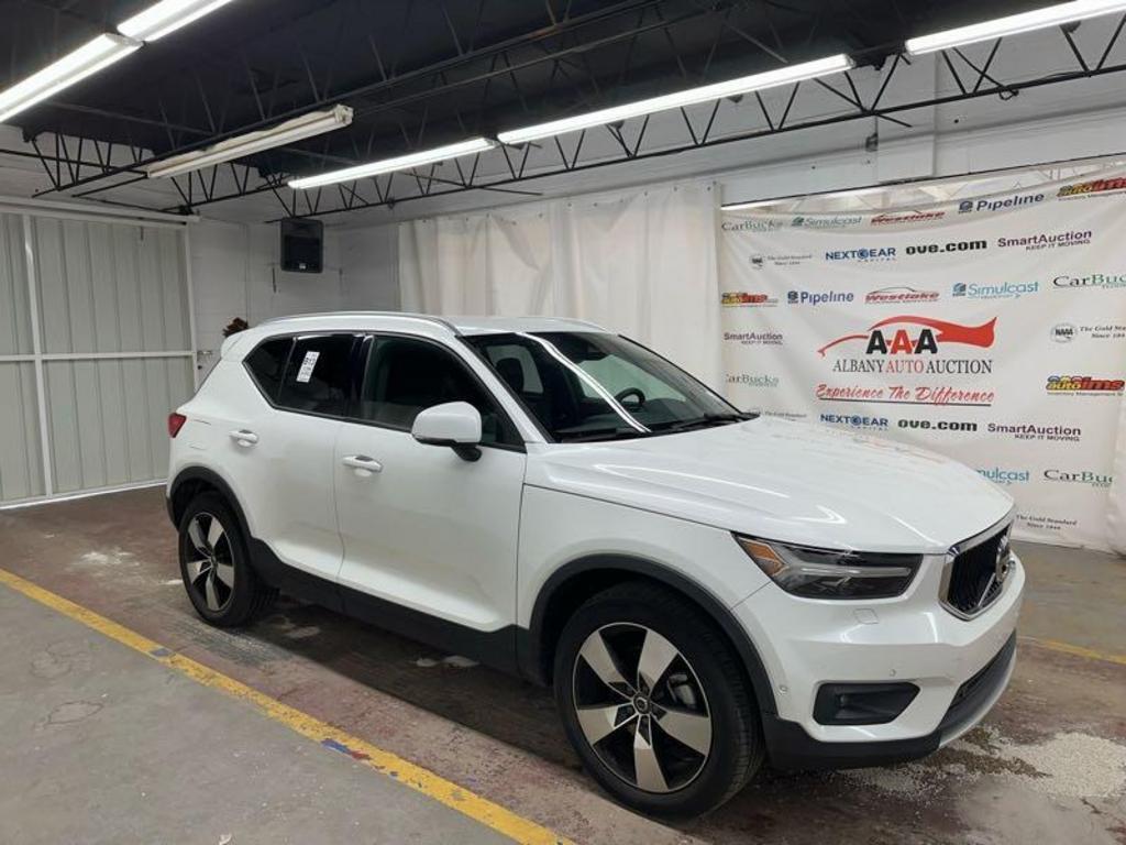 2023 Volvo XC40 - $31,500