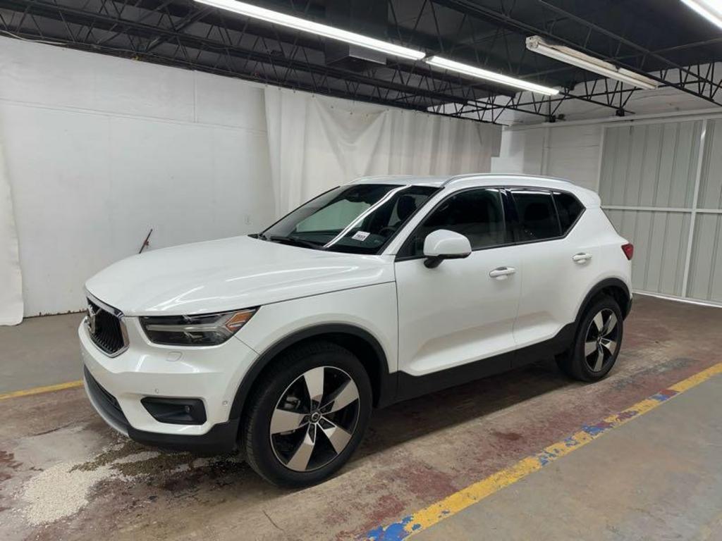 2023 Volvo XC40 - $31,500