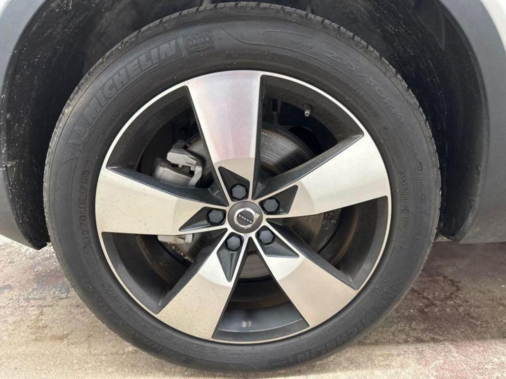 2023 Volvo XC40 - $31,500