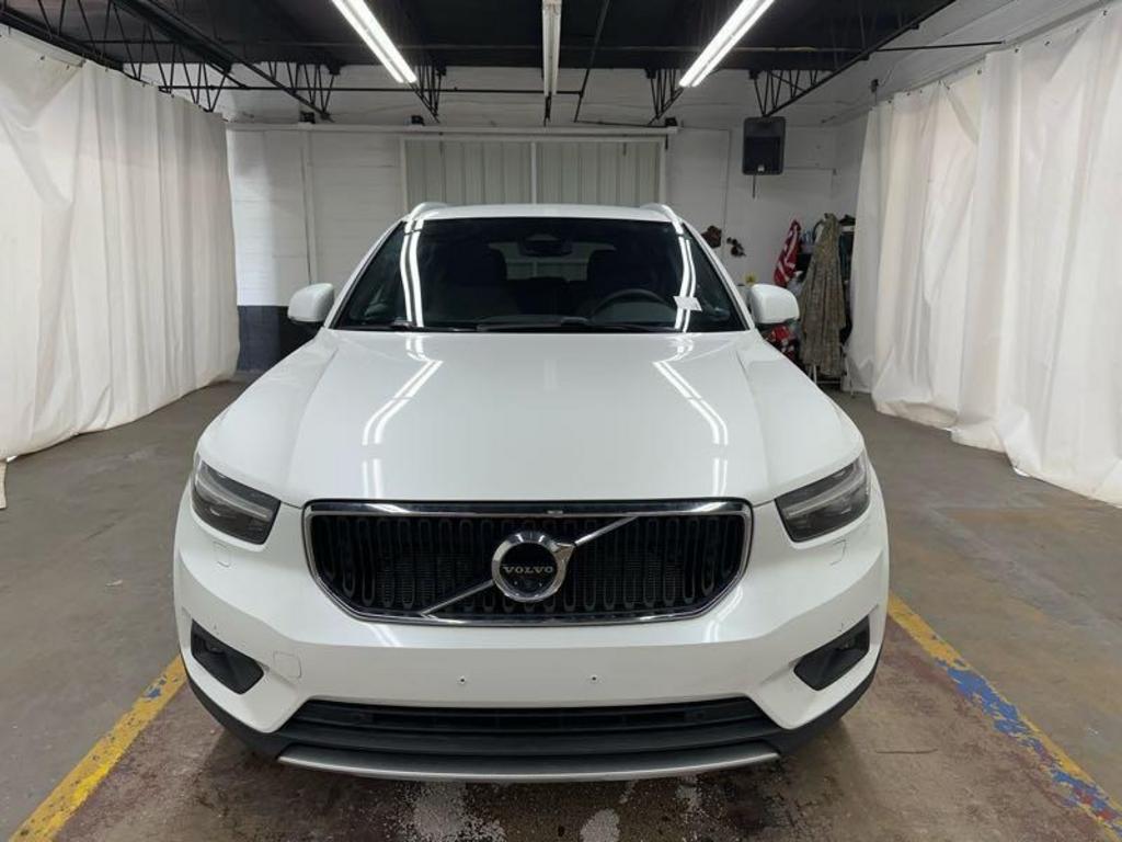 2023 Volvo XC40 - $31,500