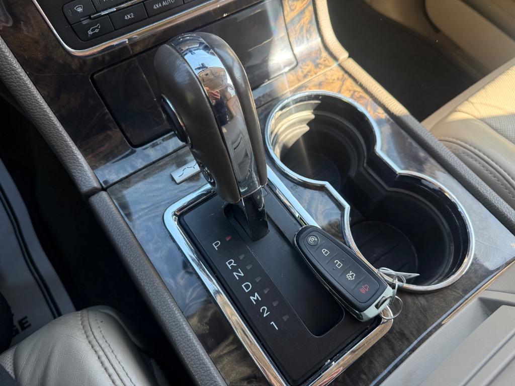2016 Lincoln Navigator - $10,499