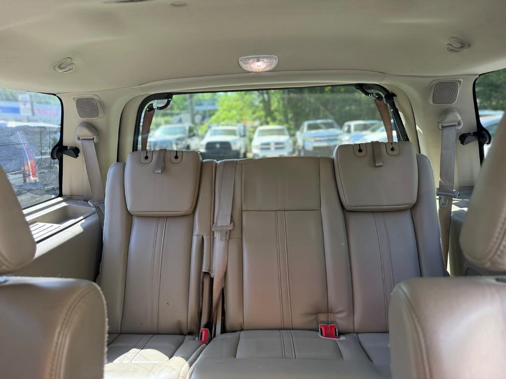 2016 Lincoln Navigator - $10,499