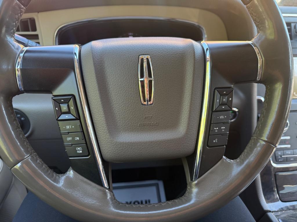 2016 Lincoln Navigator - $10,499