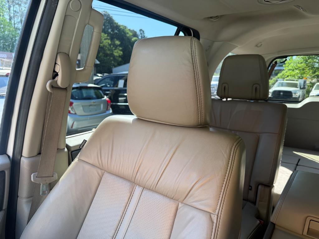 2016 Lincoln Navigator - $10,499