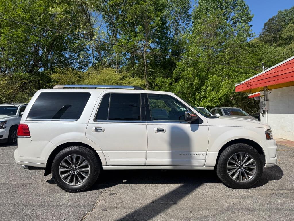 2016 Lincoln Navigator - $10,499