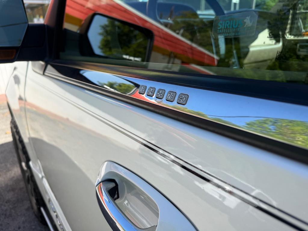 2016 Lincoln Navigator - $10,499