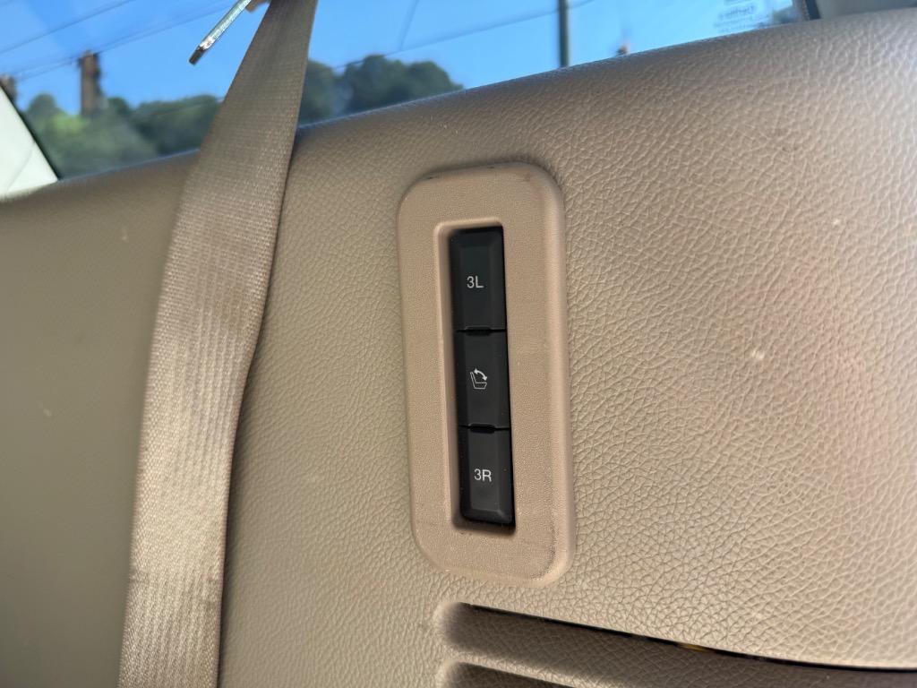 2016 Lincoln Navigator - $10,499