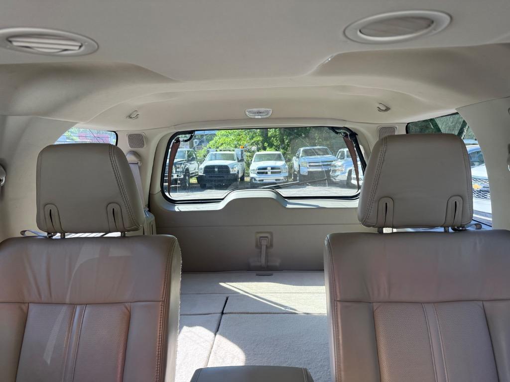 2016 Lincoln Navigator - $10,499