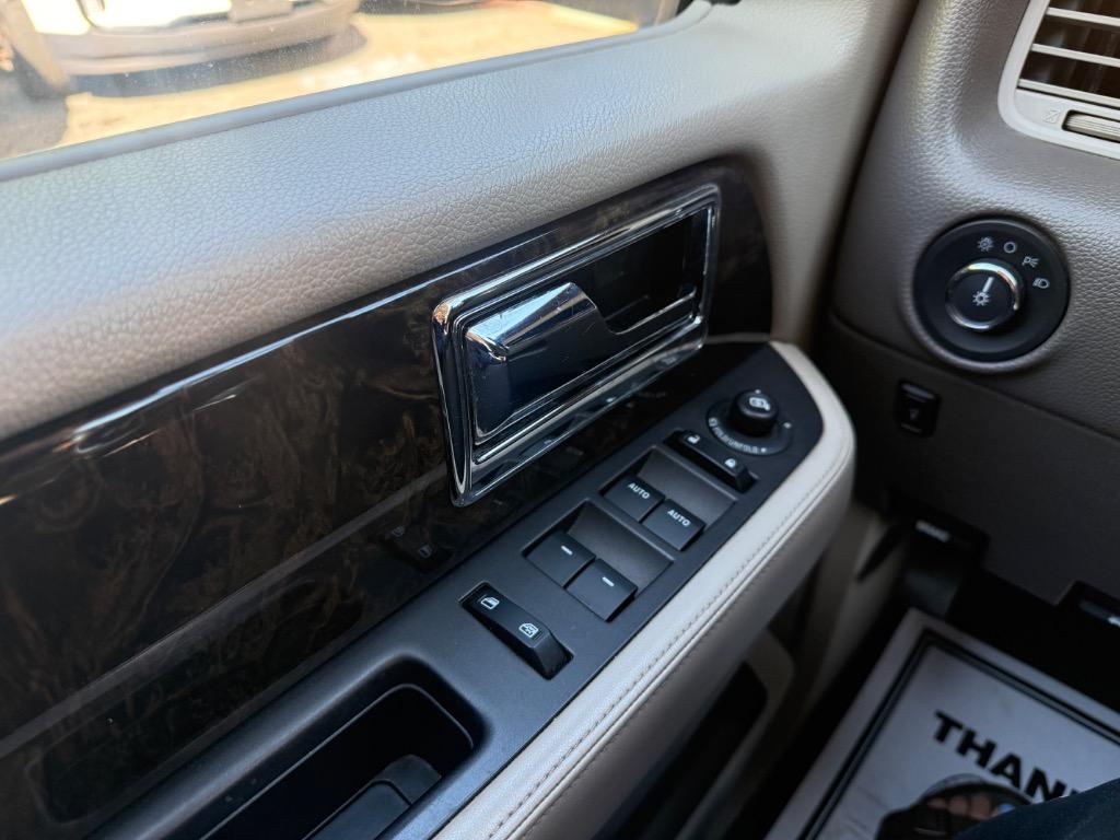 2016 Lincoln Navigator - $10,499
