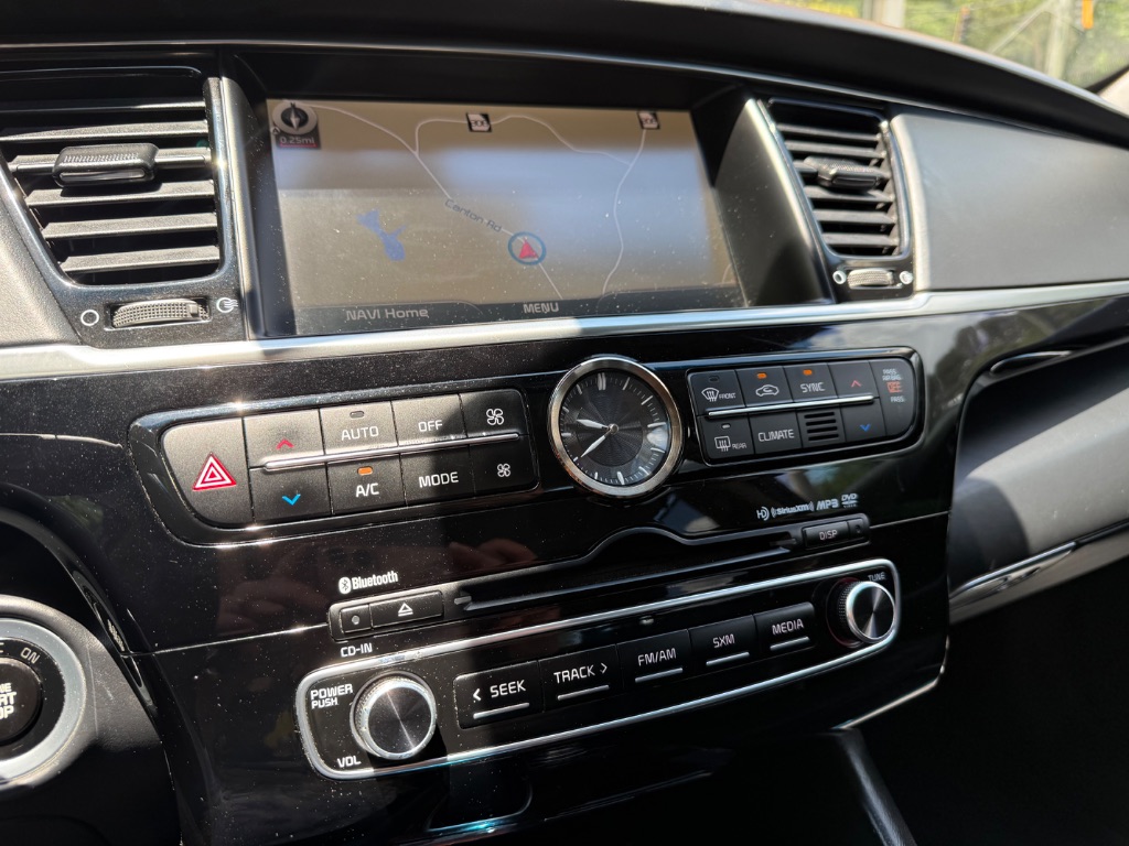 2015 Kia K900 - $10,699