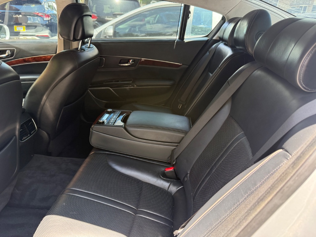 2015 Kia K900 - $10,699