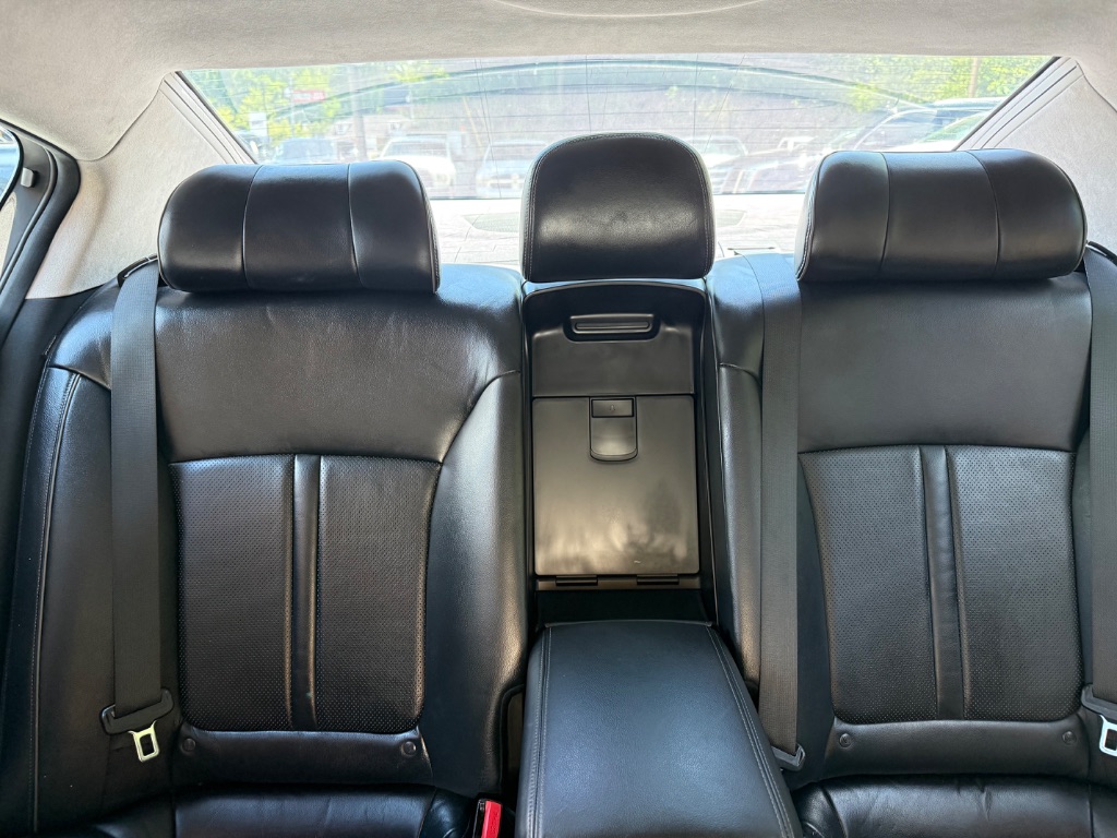 2015 Kia K900 - $10,699