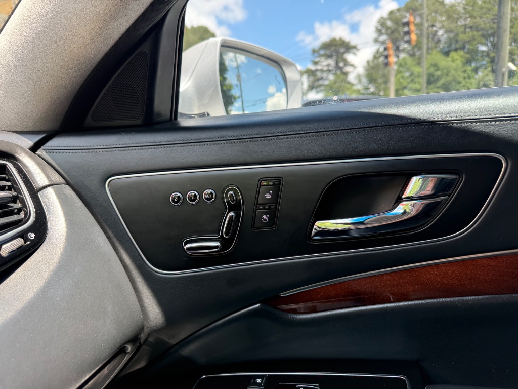 2015 Kia K900 - $10,699