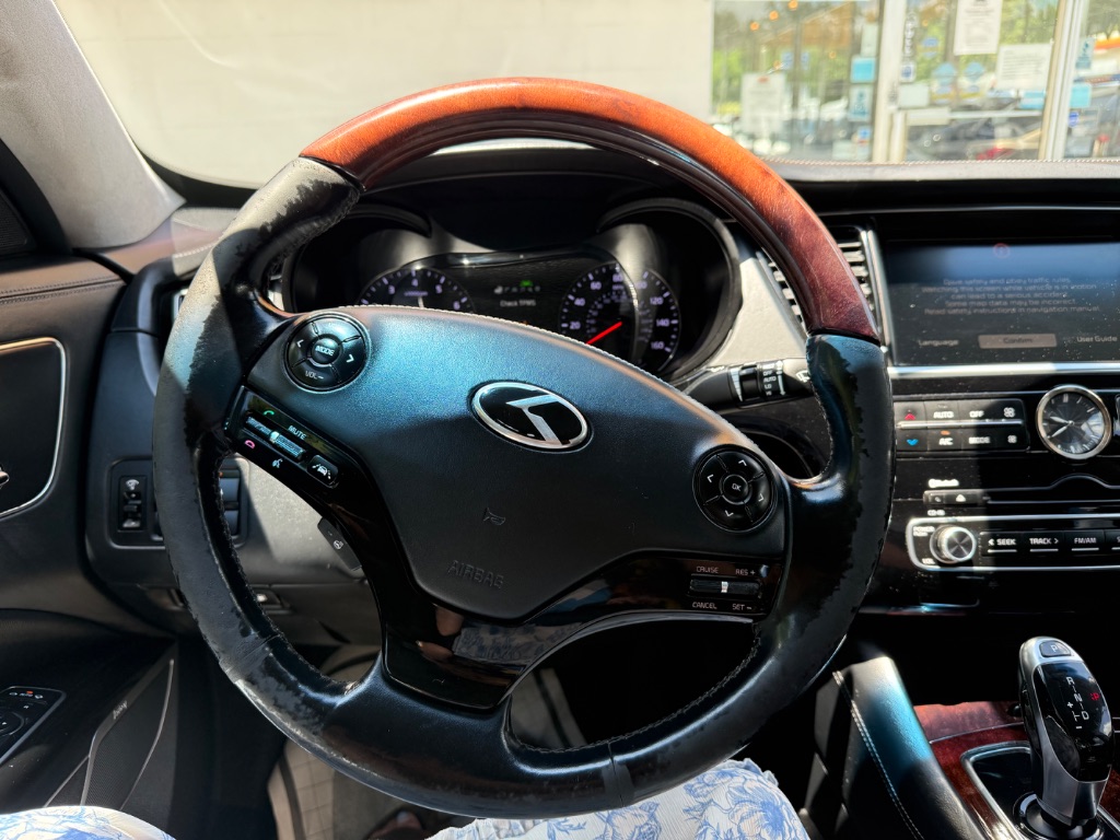 2015 Kia K900 - $10,699