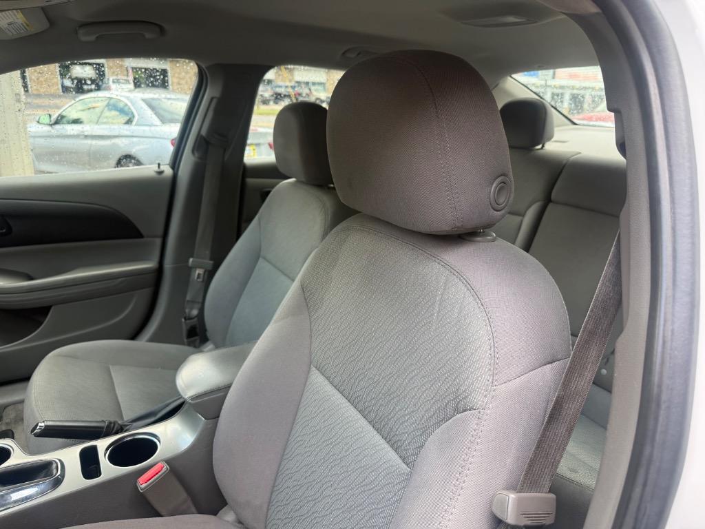 2016 Chevrolet Malibu - $6,999
