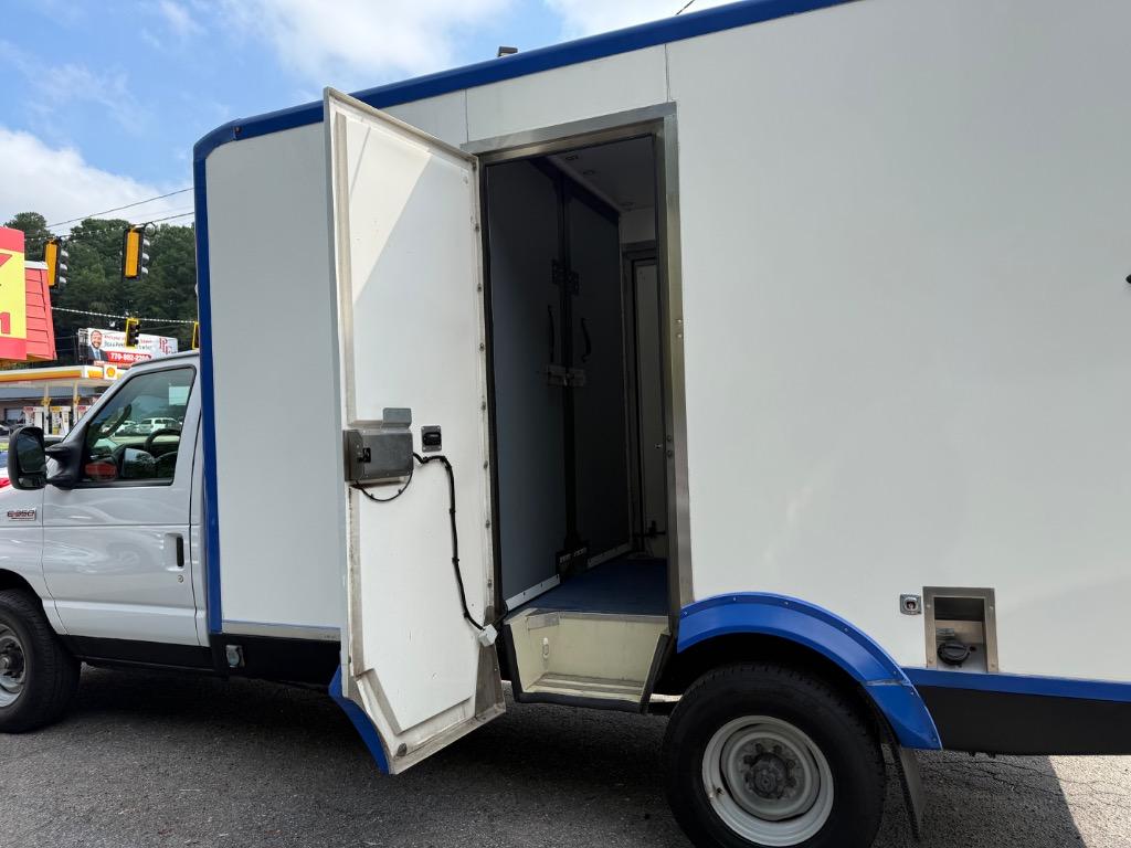2023 Ford E-350 - $17,999