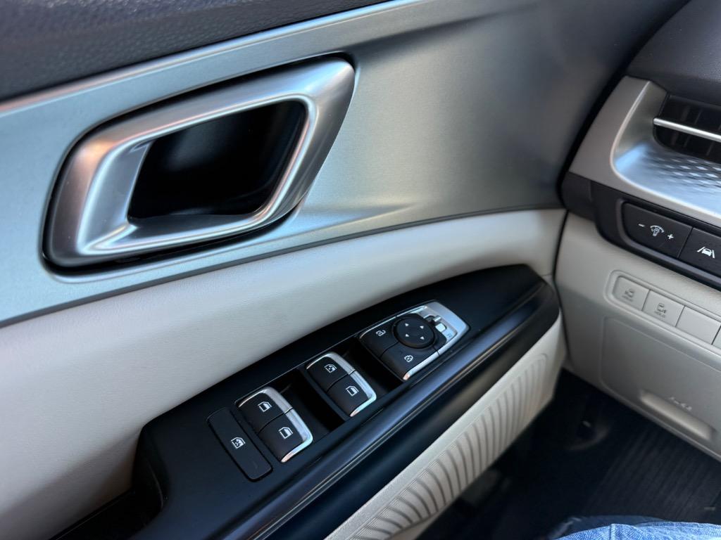 2024 Kia Carnival - $24,399