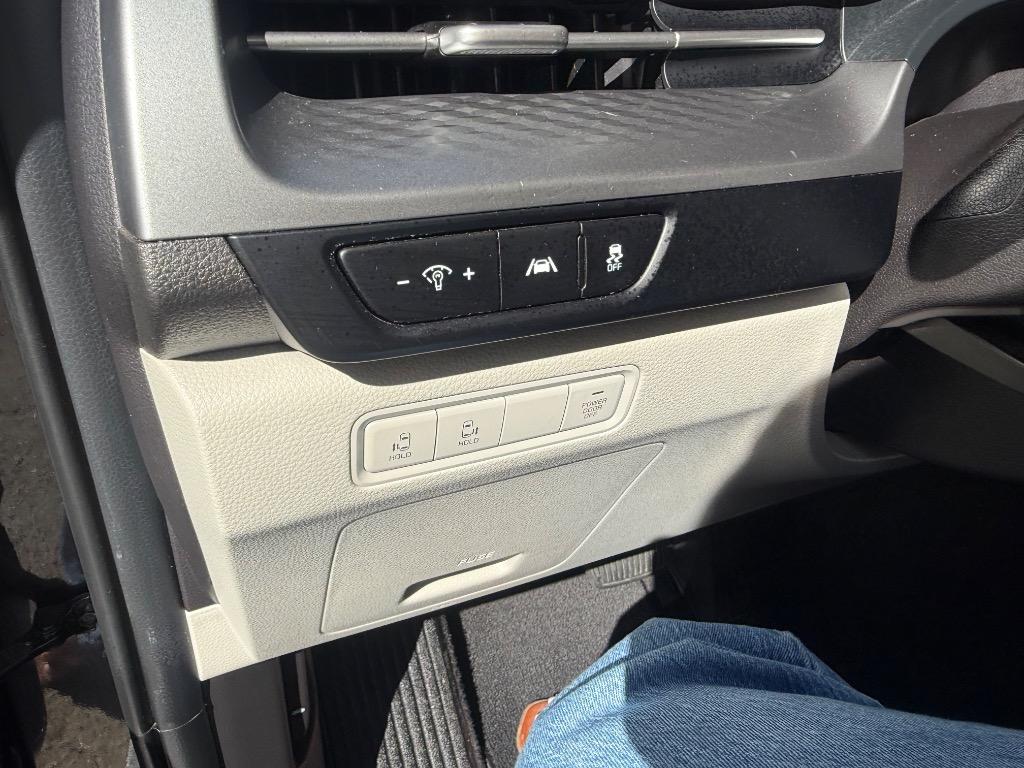 2024 Kia Carnival - $24,399