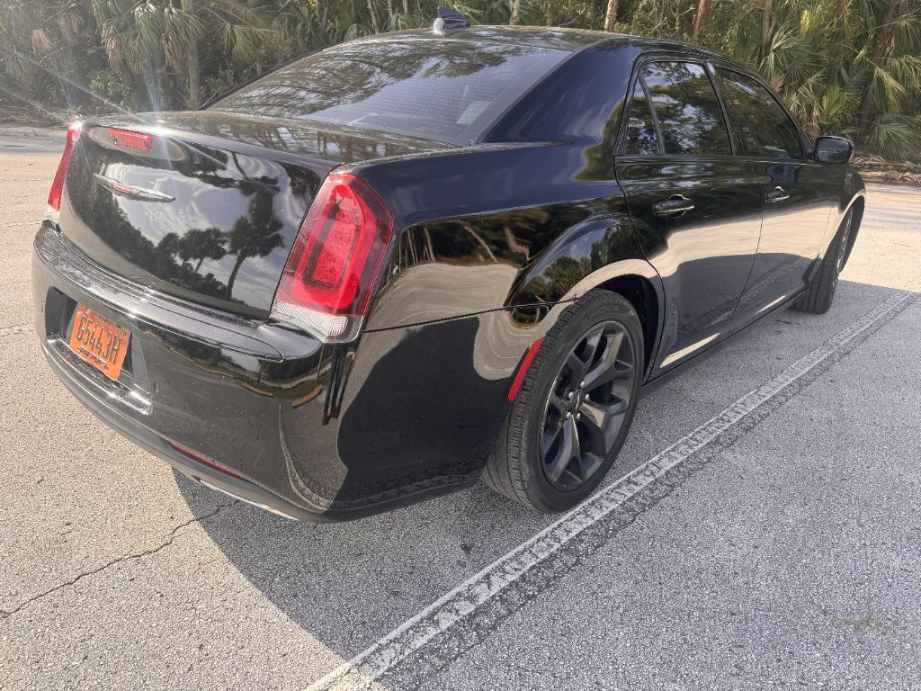 2021 Chrysler 300 - $14,800