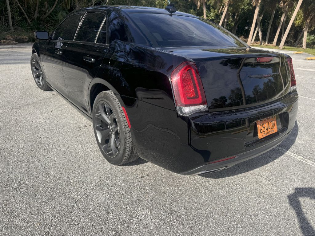 2021 Chrysler 300 - $14,800