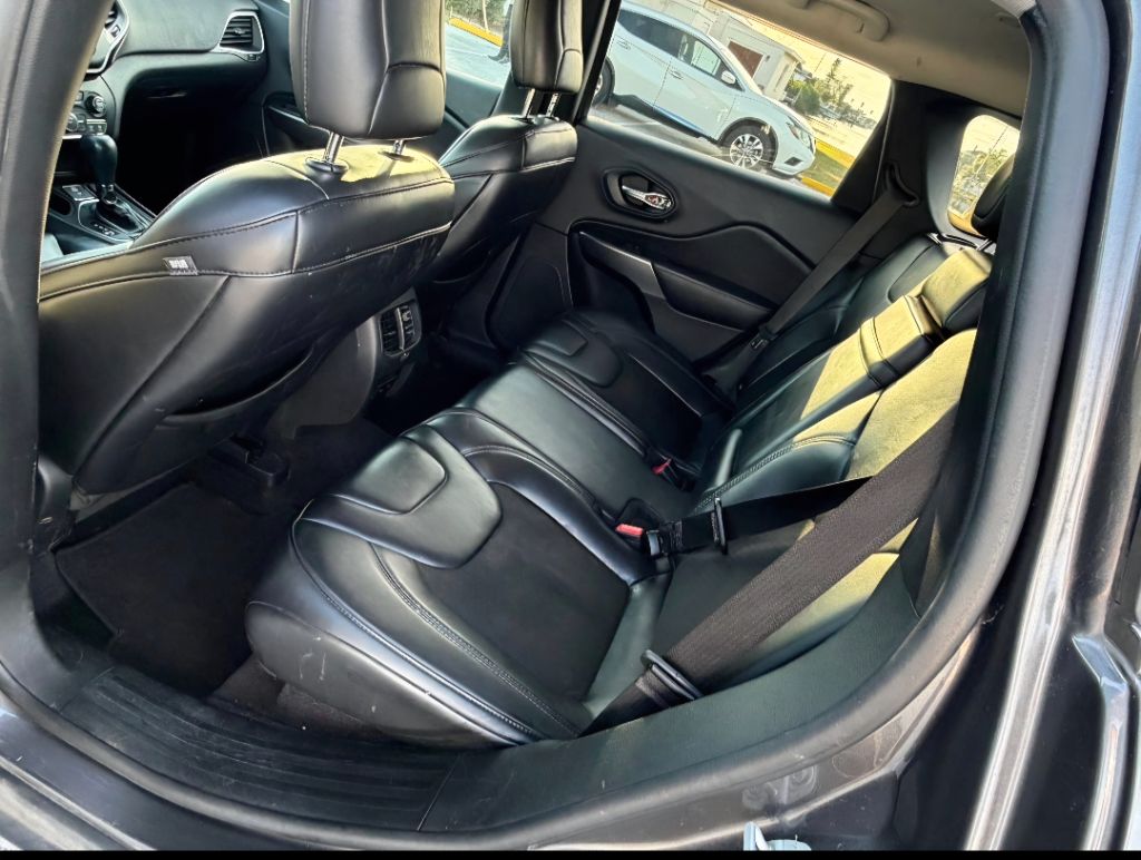 2019 Jeep Cherokee - $8,900