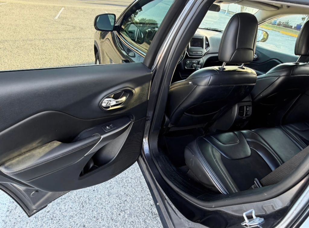 2019 Jeep Cherokee - $8,900