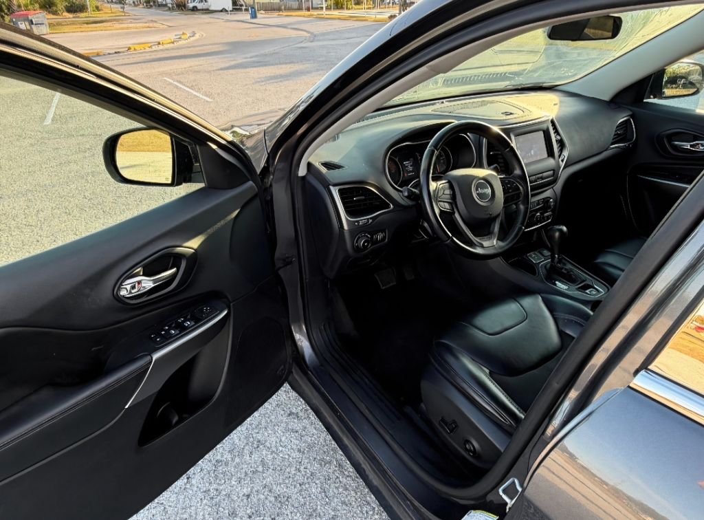 2019 Jeep Cherokee - $8,900