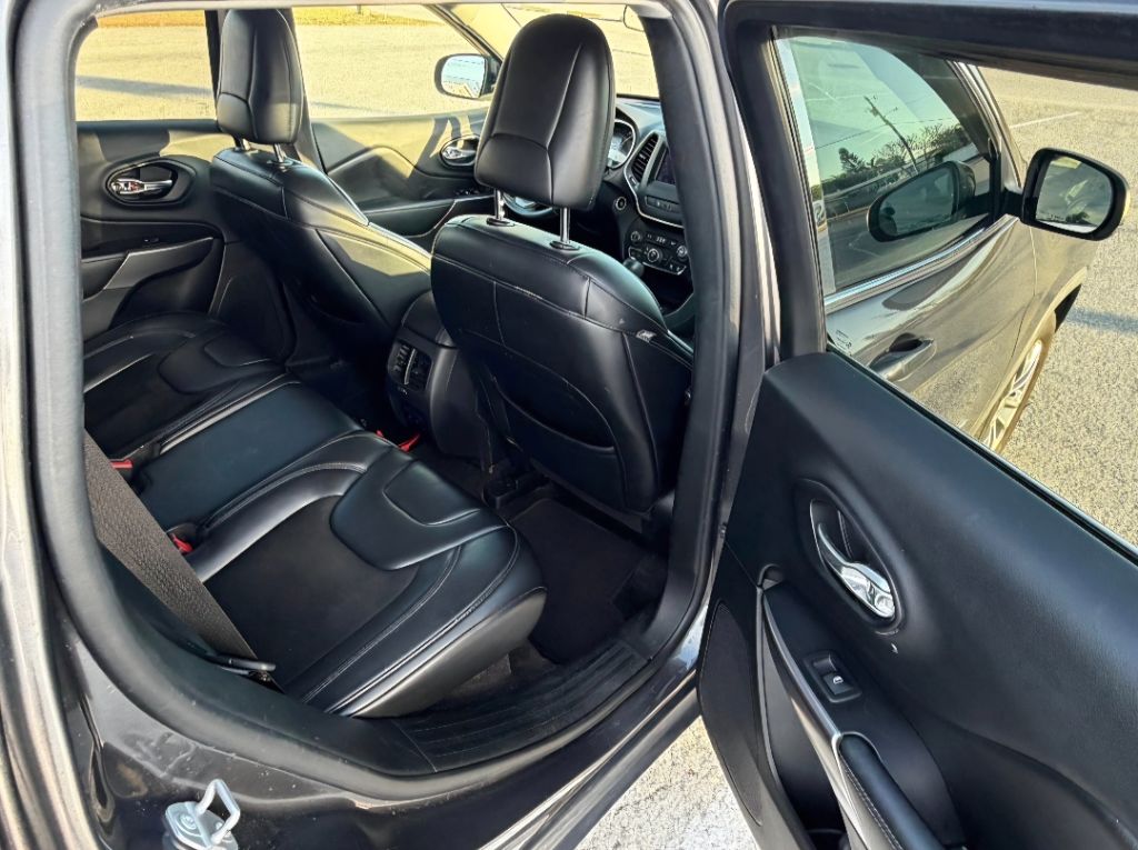 2019 Jeep Cherokee - $8,900