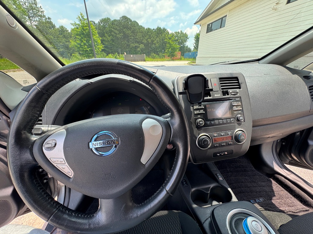 2014 Nissan LEAF - $3,950