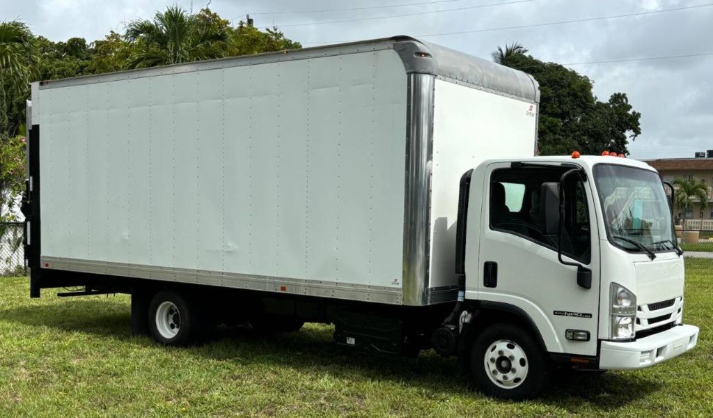 2018 Isuzu BOX TRUCK
