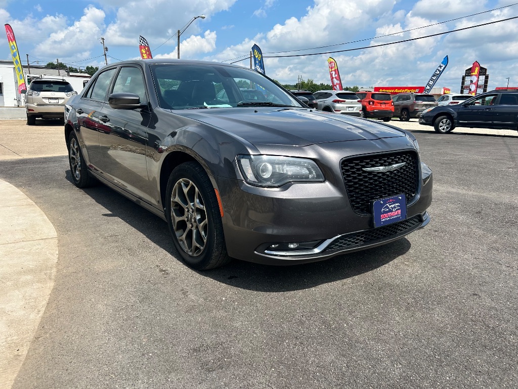 2016 Chrysler 300 - $10,991