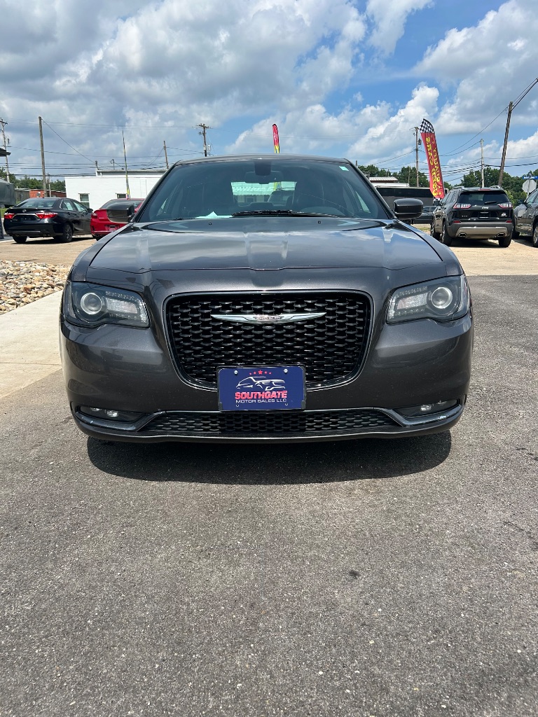 2016 Chrysler 300 - $10,991
