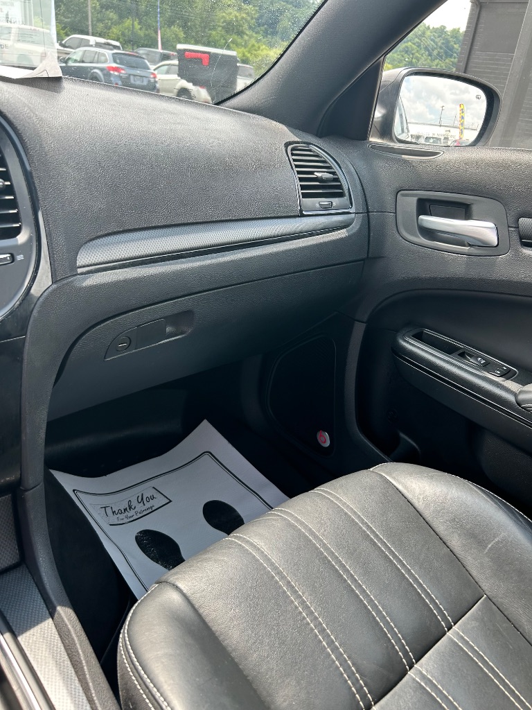 2016 Chrysler 300 - $10,991
