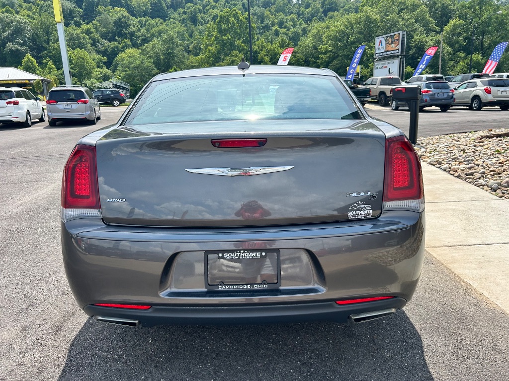 2016 Chrysler 300 - $10,991